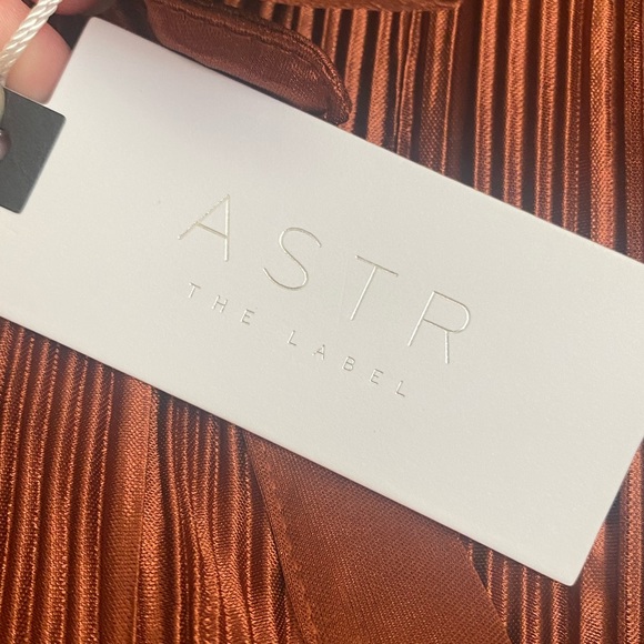 ASTR THE LABEL CUTOUT BUTTON DOWN LONG SLEEVE MIDI DRESS XS Never worn w/ tags - Picture 3 of 5